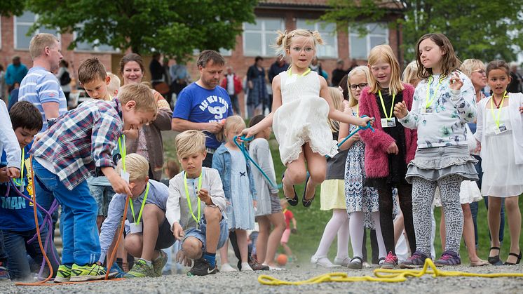 Østfold fylkeskommune får 26,5 millioner kroner til et treårig prosjekt som skal gi bedre helse i skolene. Prosjektet er inspirert av Skjønhaug skole i Trøgstad, som fikk støtte til prosjektet «Løp og spis» i 2015. (Foto: Sverre Chr. Jarild). 