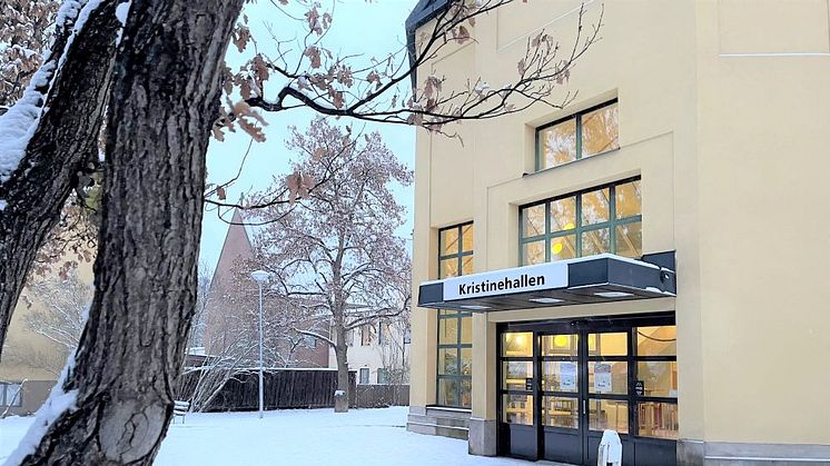 Syntolkning: Entrén till Kristinehallen i Falun.