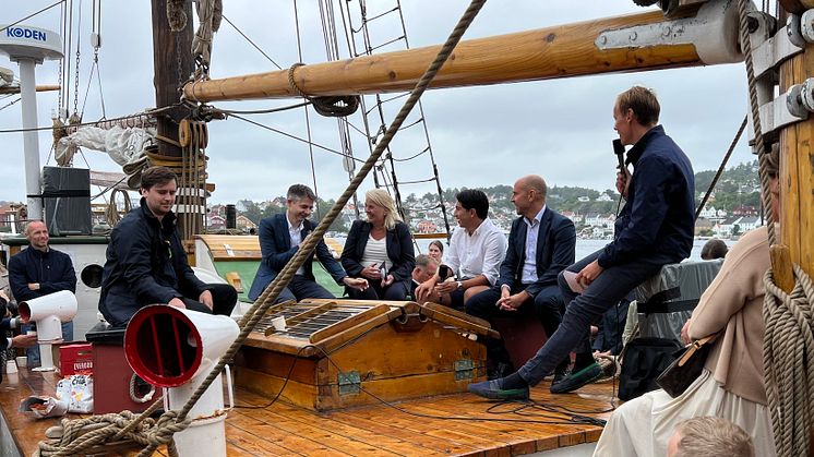 Debattinnslagene med Capgemini ble avsluttet på full skute på torsdag, der Øystein Refsnes hadde invitert inn Digitaliseringsdirektoratet, Skatteetaten og BankID BankAxept til en samtale om eID og digital inkludering. Foto: Otto Backer Solberg