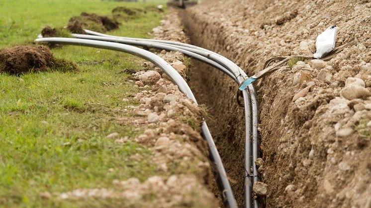 Die Bayernwerk Netz GmbH beginnt mit dem Bau einer neuen Stromleitung im Markt Mitterfels im Landkreis Straubing - Bogen. Das Landratsamt hat die Maßnahme zur Verbesserung der Versorgungssicherheit genehmigt.