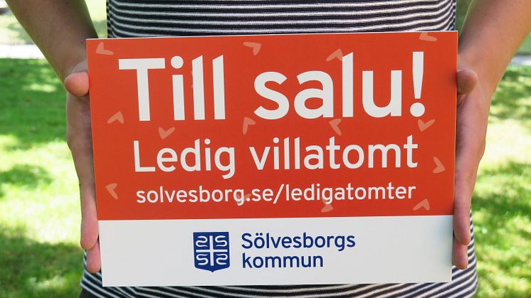 De nya skyltarna för lediga villatomter i Sölvesborg. för att ladda ner som högupplöst pressbild se länk nedan.