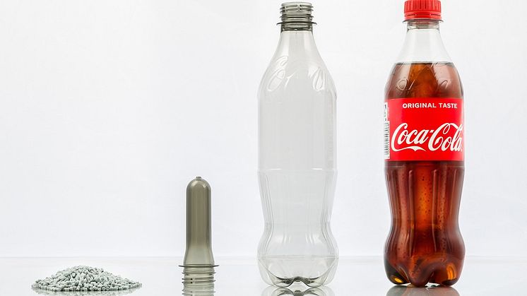 Coca-Cola geht weiteren Schritt zu 100 Prozent rPET in Deutschland