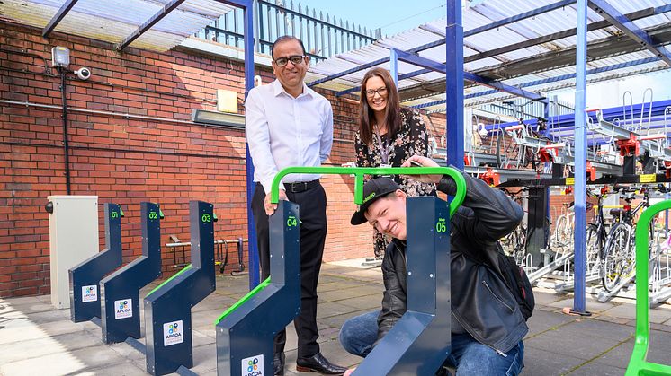 Mohammad Yasin  MP opens Bedford station cycle hub 