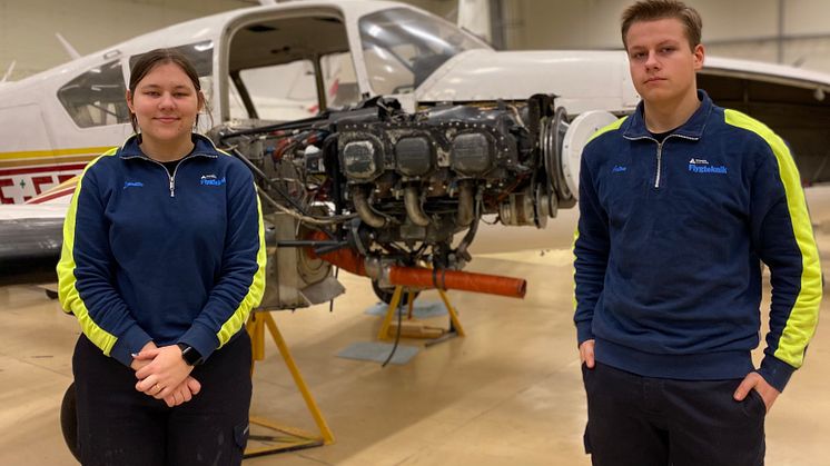 Linette Henriksson Eriksson och Anton Sturesson läser just nu 3:året på flygtekniska programmet på Gymnasieskolan Knut Hahn och kommer att söka till den nya YH-utbildningen i Ronneby