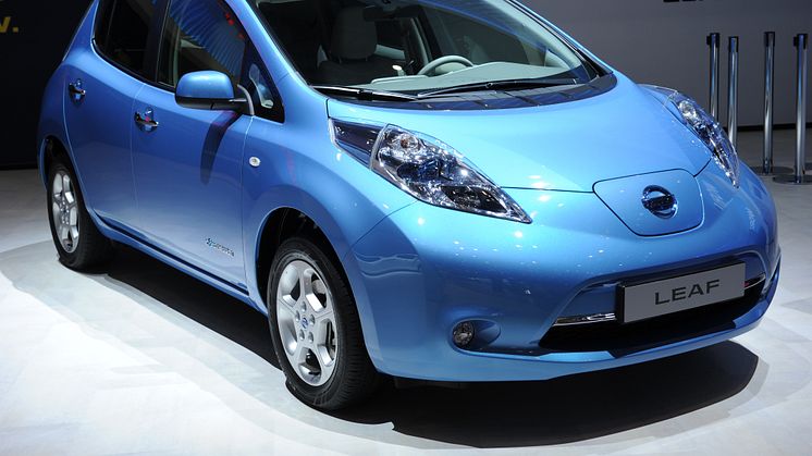 Hertz utvider bilflåten i Oslo med el-bilen Nissan Leaf