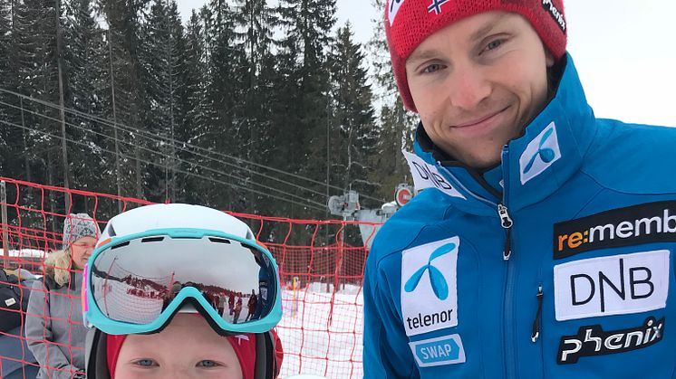 Stinn bakke på DHL Express barneskirenn med Henrik Kristoffersen