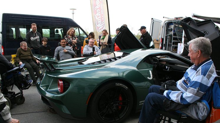 Jason Watt og hans Ford GT til handicap-event med Ford