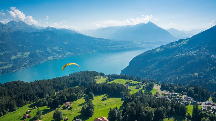 ST_16x9_Paragliding-Interlaken-2020_79205