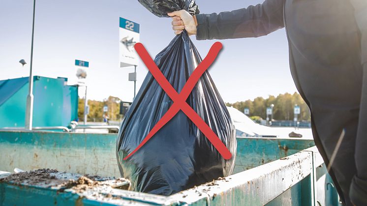 Från årsskiftet tar NSR inte emot säckar med blandat innehåll på återvinningscentralen. Säckarna ska tömmas för att minska den felsortering som idag gömmer sig i säckarna.
