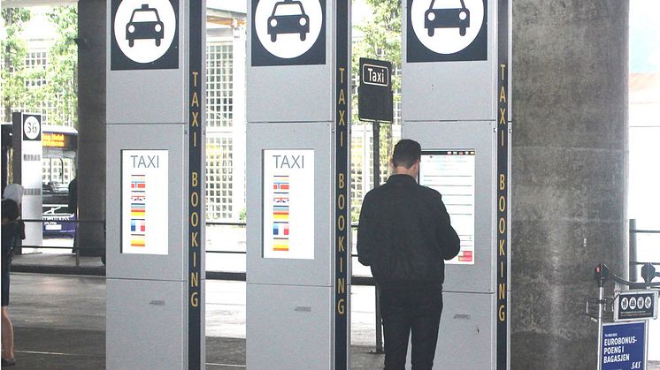 Trivector levererade de första utomhusskyltarna med pekskärm för över två år sedan till Taxi på Oslo Airport. Dessa enheter har fungerat utmärkt trots bitvis sträng kyla på vintern.