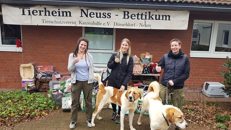 Tierheimwünsche werden wahr: Erste "Bescherung" von Fressnapf-Mitarbeitern im Tierheim Neuss-Bettikum