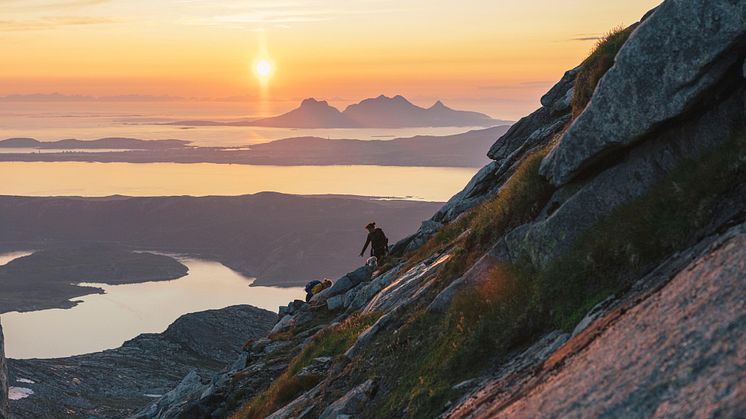 Sunny Side Up: Flights to Arctic Adventures with  Finnair's New Summer Route