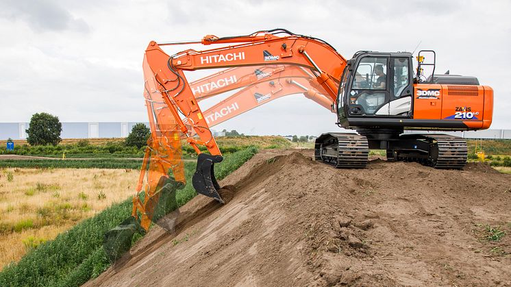 Hitachi lanserar X-modeller med 3Dsystem för GPS-baserad maskinstyrning. (Foto: Hitachi)