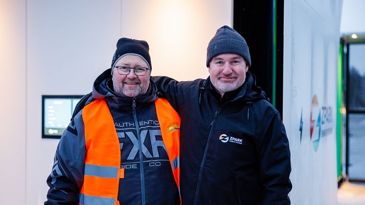 Andreas Lundqvist and Roland Skoog at the inauguration of North of Sweden's fastest charging station in Öjebyn. Photo: Mats Engfors (fotographic)