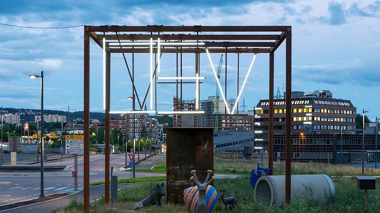 Blant nye og rivningsklare kontorer og traséer på Økern finner du OSV. (Oslo samlede verk), som består av en serie med pamfletter og en gradvis utviklende skulpturpaviljong. Foto: Tor Simen Ullstein