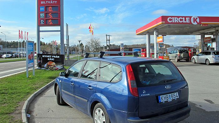 Av Sveriges 4,9 miljoner bilar är 220 000 flexifuelbilar som kan tankas med E85. Foto: Kjell Andersson