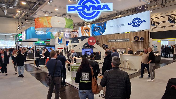 Am großzügig gestalteten Messestand der DOYMA GmbH & Co gibt es viele Neuheiten zu bestaunen ... und guten Kaffee