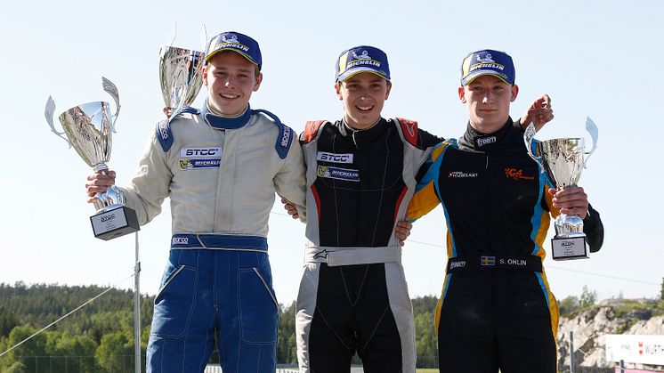 Prispallen var identisk i båda racen. Edward Sander Woldseth (tvåa), Emil heyerdahl (etta) och Simon Ohlin (trea)