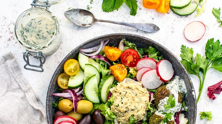 Spinach Falafel Salad - Less Meat More Plants © Annabelle Randles