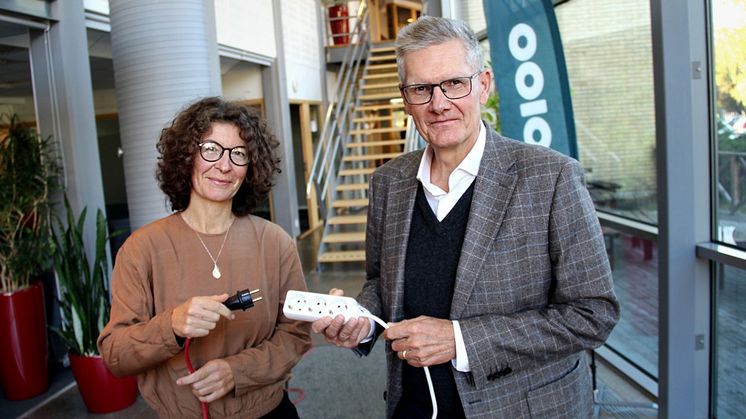 ​Miljöchef Anna-Lena Carling och VD Peter Graf lanserar Tiohundras engerisparkampanj.