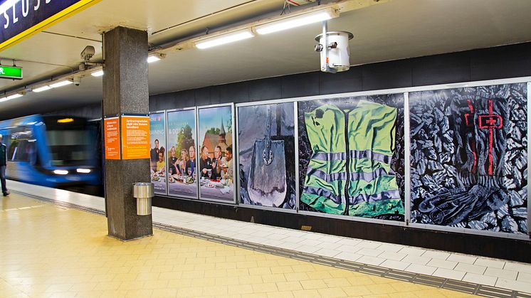 Slussens tunnelbanestation, delar av Roger Smebys utställning Rallarrosorna.