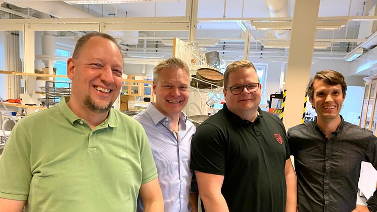 Henrik Andersson, Magnus Engholm och Nicklas Blomquist från Mittuniversitetet i Sundsvall samt Johan Ek Weis från SIO Grafen. Foto: Jonas Löfvendahl