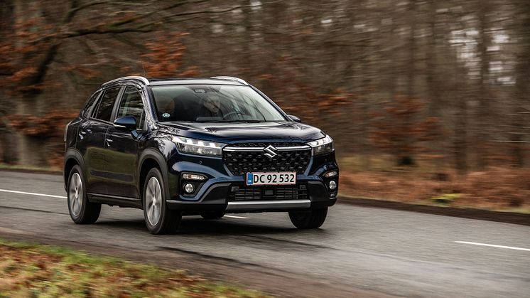 Suzuki S-Cross fås nu med selvopladende hybridteknik