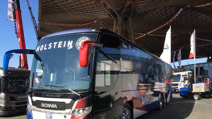 Der Scania Interlink HD ist der neue Mannschaftsbus des Fußballvereins KSV Holstein.