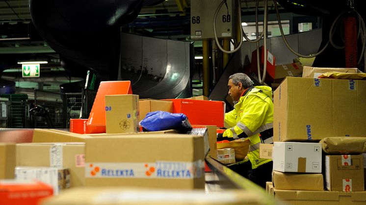 PAKKE HOS POSTEN? 129.000 pakker ligger nå rundt omkring på Postens utleveringssteder i Norge.