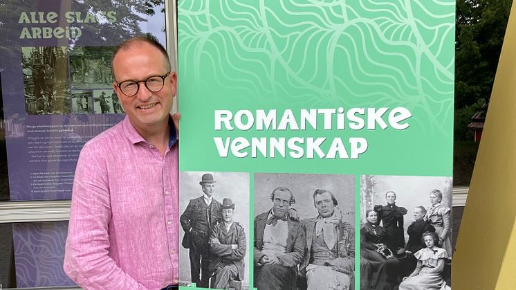 Bjørn Sverre Hol Haugen har dykket ned i Anno museums fotosamlinger og funnet "skeive bilder", som nå er blitt utstilling. (Foto: Anno Kongsvinger museum)