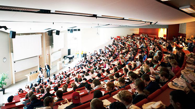 Taggade och nervösa på en och samma gång - välkomstdagar för nya studenter 