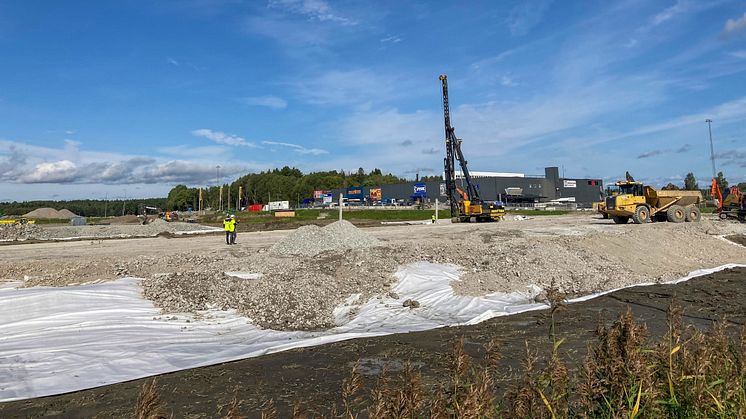 dag slogs de första pålarna ner på vårt projekt Bro Handel under strålande solsken. 