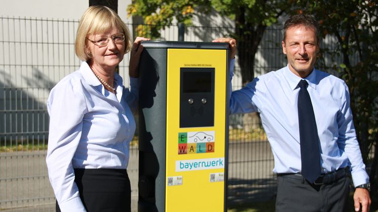 Ursula Jekelius und Matthias Urban stellten einzelne Bauprojekte im Netzcentergebiet vor.