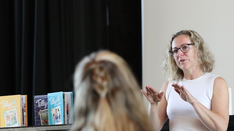 Kinderbuchautorin Jasmin Schaudinn zu Gast in der Lehrveranstaltung „Erzähl doch mal! Frühkindliche Bildung mit Bilderbüchern gestalten“ an der Universität Vechta