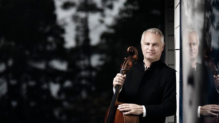 Cellisten Torleif Thedéen är solist i Sjostakovitjs första cellokonsert tillsammans med Norrköpings Symfoniorkester.