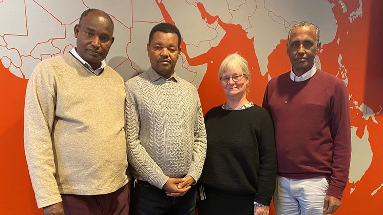 Dr Teshome Tola, Dr Ambissa Boru Kenea och Dr Abdulaziz Hussein Mamie tillsammans med professor Kerstin von Brömssen.