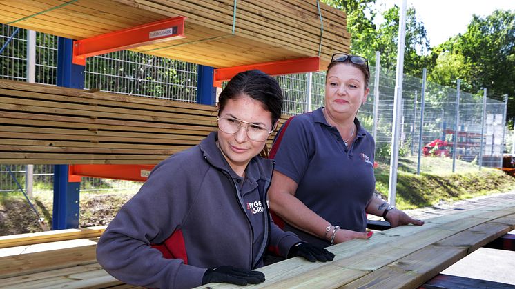 Medarbetare är nöjda och trivs på jobbet i byggmaterialhandeln