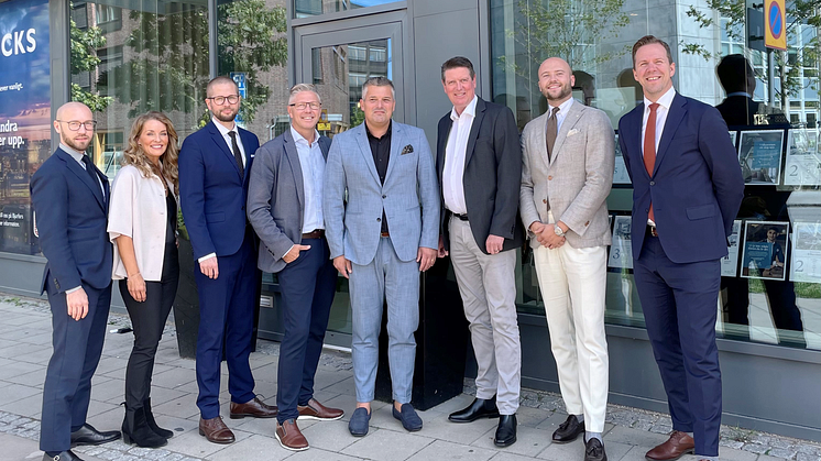 Nya Senior Partners på Bjurfors Skåne. Från vänster: Simon Wall Sanktnovius, Malin Ekvall Jangvert, Kristoffer Cedergren, Magnus Nilsson, Thierry Asso, P-O Renvalder, Filip Ericsson och Markus Hedhill.