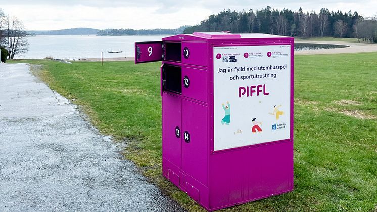 Aktivitetsbox från Piffl vid Farstanäsbadet i Södertälje kommun.