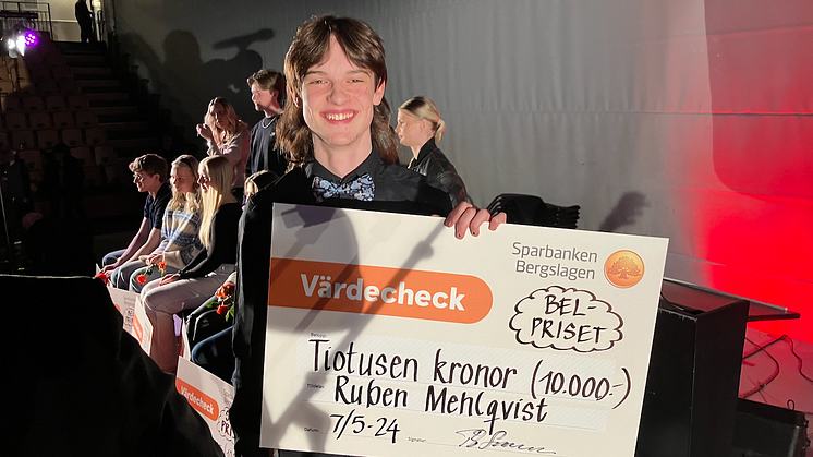 Ruben Mehlqvist belönades med 10.000 kronor på BEL-galan i Lindeskolan.