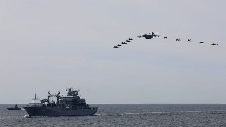Svenska och utländska fartyg och flyg i Östersjön. Arkivbild från Baltops 22. Foto: US Navy