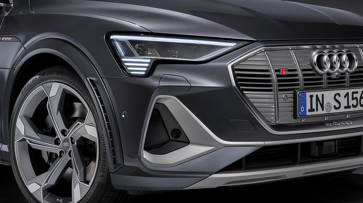 Audi e-tron S Sportback - digital matrix LED headlights