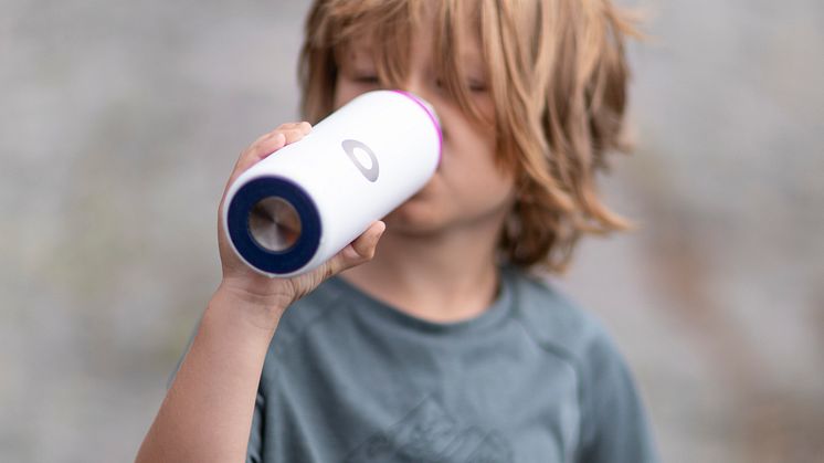 Encouraging children to drink from re-useable stainless steel bottles helps end the need for single-use plastic bottles, most of which end up as microplastics in our oceans (Photo Credit: Trygg)