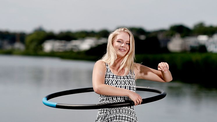 Aktueller Fitness-Trend Hula-Hoop. Foto: SIGNAL IDUNA