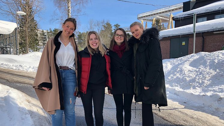 STUDENTENE: Julie Hval, Ida Tangen, Elena Gonder og Martine Hillestad Stokke. 