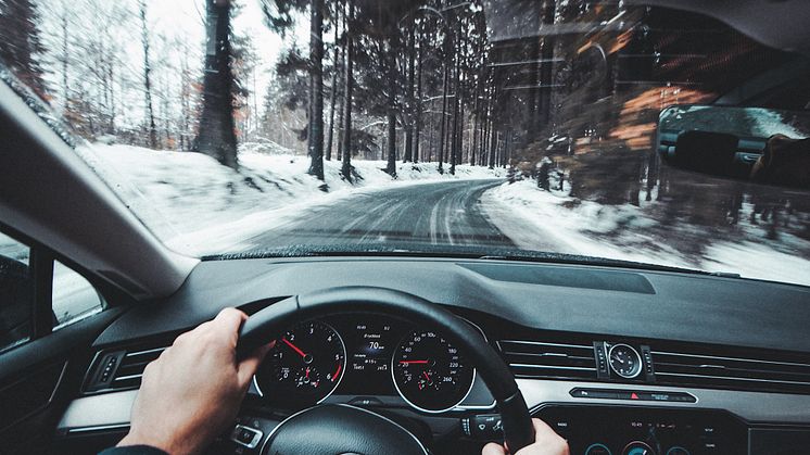 Dårlig syn er ekstra farlig når man kjører bil i høstmørket eller på vinterføre.
