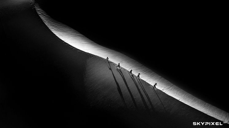2018 SkyPixel Contest-Photo Group-First Prize-Sport-Running through the sand dunes
