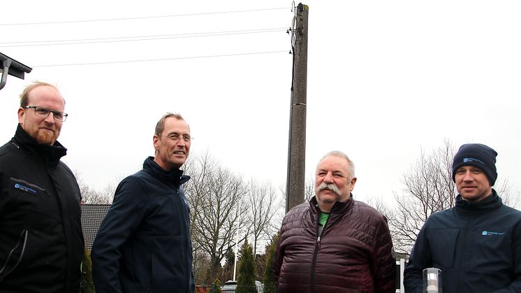 v.l.: Arne Peters, Kommunalbetreuer Dirk Krause, Bürgermeister Ronald Petersen und Tobias Dau (Foto: Jens Neumann / SH Netz)