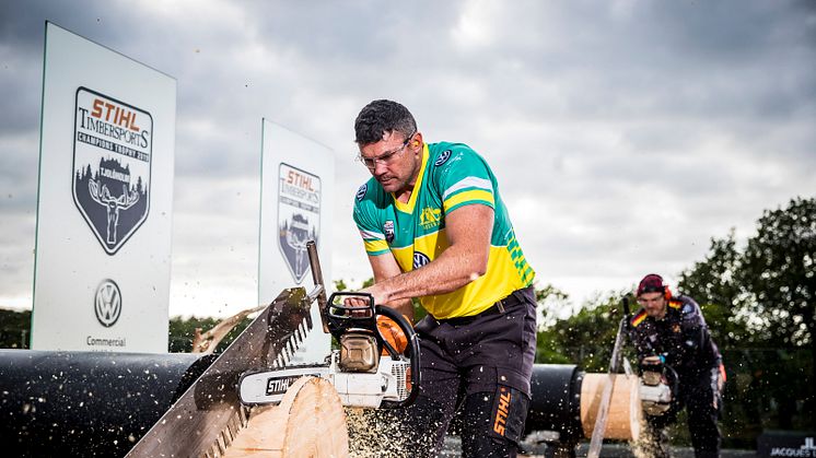 Laurence O’Toole i gang med Stock Saw disciplinen ved STIHL TIMBERSPORTS® Champions Trophy 2019.