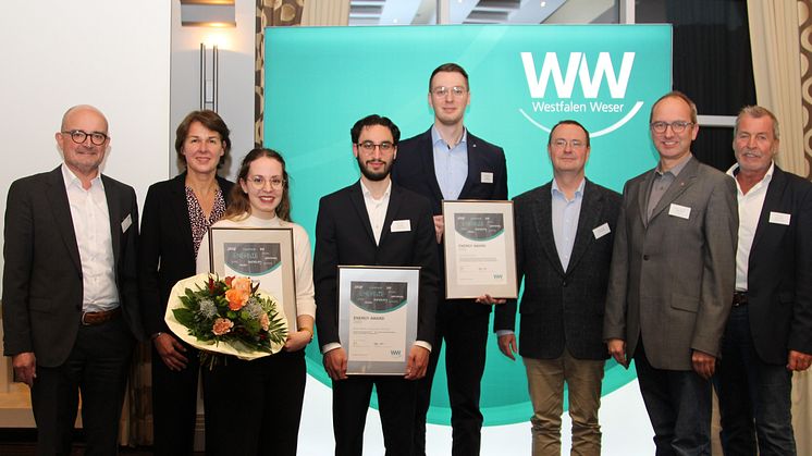 Stolz und Freude (v. l.): A. Speith, WW, Prof.Dr.-Ing. Susanne Schwickert, Laura Regehr, Bilal Khalid, Lars Hoischen, Prof. Dr.-Ing. Georg Klepp, Prof. Dr.-Ing. Stefan Wolf und Ulrich Meyer, Jurysprecher.